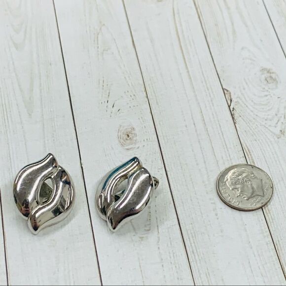 VTG Monet Silver Modernist Clip On Earrings - Picture 1 of 2